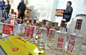 父子“高仿”名酒，自稱有底線